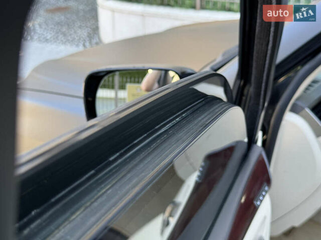 Черный Лексус ЛХ, объемом двигателя 5.7 л и пробегом 142 тыс. км за 71000 $, фото 20 на Automoto.ua