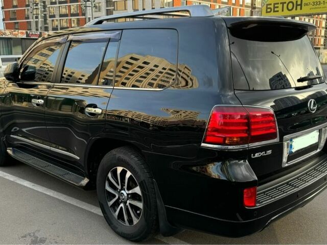Черный Лексус ЛХ, объемом двигателя 5.7 л и пробегом 170 тыс. км за 31000 $, фото 1 на Automoto.ua
