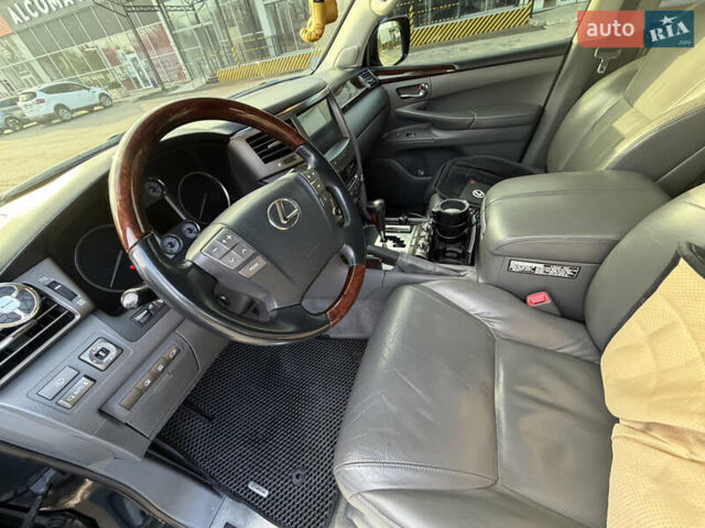 Черный Лексус ЛХ, объемом двигателя 5.66 л и пробегом 160 тыс. км за 38000 $, фото 20 на Automoto.ua