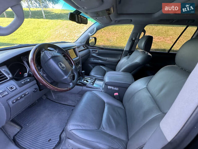 Черный Лексус ЛХ, объемом двигателя 5.7 л и пробегом 267 тыс. км за 31999 $, фото 16 на Automoto.ua