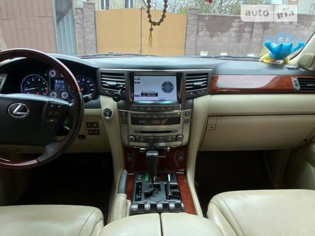 Черный Лексус ЛХ, объемом двигателя 5.66 л и пробегом 160 тыс. км за 28000 $, фото 13 на Automoto.ua