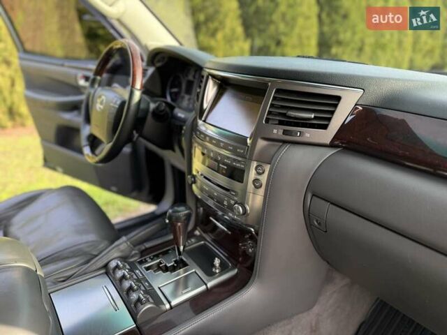 Черный Лексус ЛХ, объемом двигателя 5.66 л и пробегом 374 тыс. км за 26500 $, фото 28 на Automoto.ua