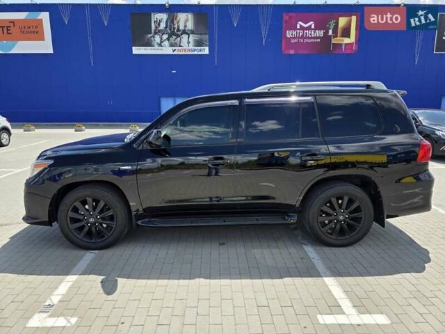 Черный Лексус ЛХ, объемом двигателя 5.66 л и пробегом 295 тыс. км за 27777 $, фото 5 на Automoto.ua