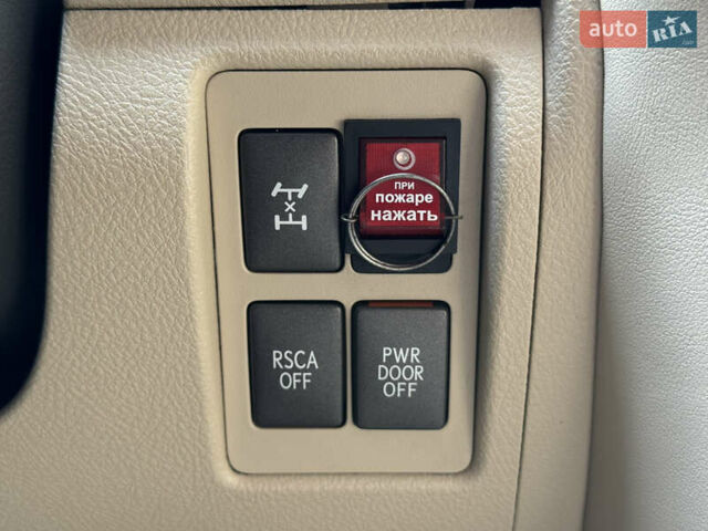 Черный Лексус ЛХ, объемом двигателя 5.7 л и пробегом 142 тыс. км за 71000 $, фото 49 на Automoto.ua