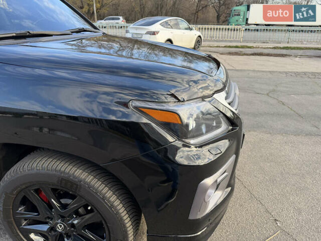 Черный Лексус ЛХ, объемом двигателя 5.66 л и пробегом 160 тыс. км за 38000 $, фото 5 на Automoto.ua