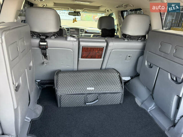 Черный Лексус ЛХ, объемом двигателя 5.66 л и пробегом 160 тыс. км за 38000 $, фото 26 на Automoto.ua