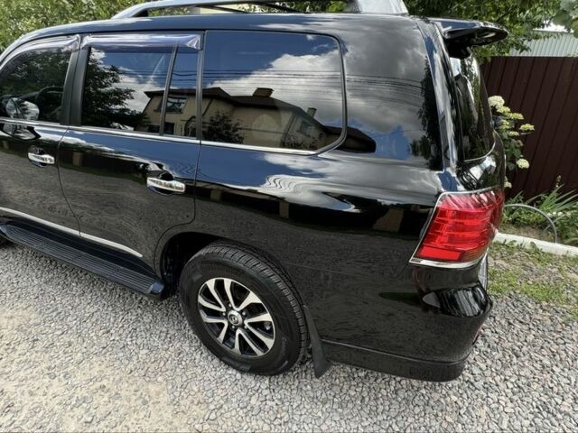 Черный Лексус ЛХ, объемом двигателя 5.7 л и пробегом 170 тыс. км за 31000 $, фото 2 на Automoto.ua