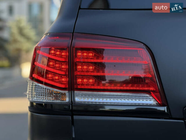 Черный Лексус ЛХ, объемом двигателя 5.7 л и пробегом 142 тыс. км за 71000 $, фото 60 на Automoto.ua