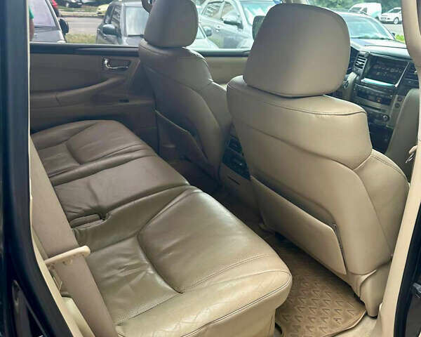Черный Лексус ЛХ, объемом двигателя 5.7 л и пробегом 380 тыс. км за 23500 $, фото 19 на Automoto.ua