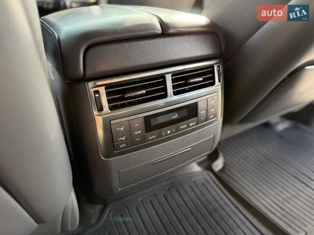 Черный Лексус ЛХ, объемом двигателя 5.66 л и пробегом 374 тыс. км за 26500 $, фото 25 на Automoto.ua