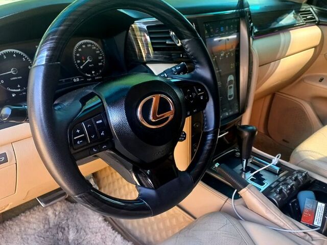 Черный Лексус ЛХ, объемом двигателя 5.7 л и пробегом 195 тыс. км за 35700 $, фото 7 на Automoto.ua