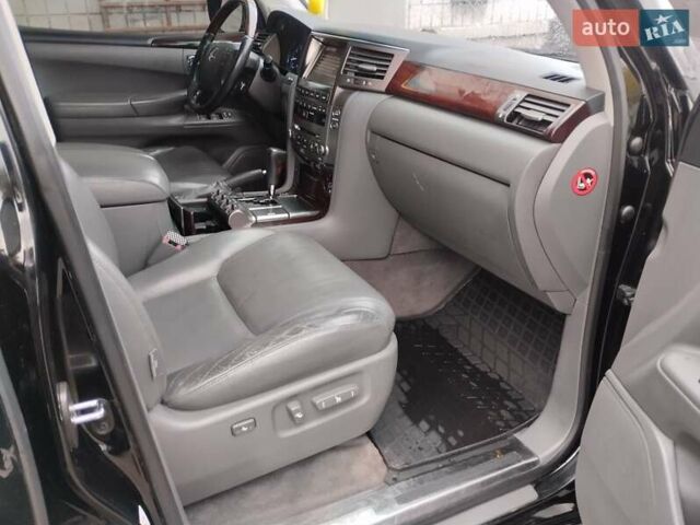 Чорний Лексус ЛХ, об'ємом двигуна 5.7 л та пробігом 277 тис. км за 31700 $, фото 4 на Automoto.ua