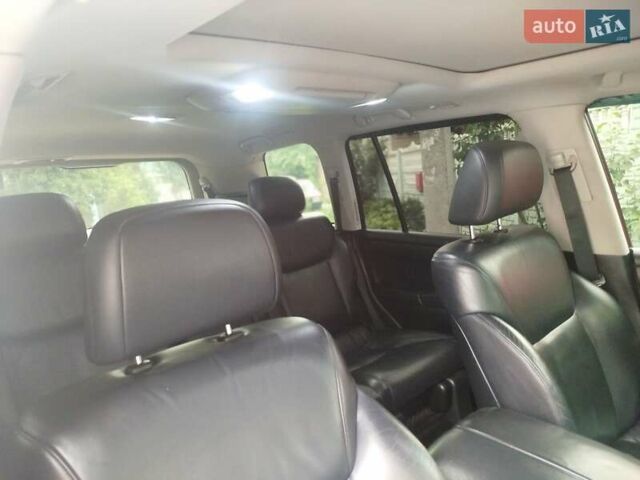 Черный Лексус ЛХ, объемом двигателя 5.66 л и пробегом 167 тыс. км за 32000 $, фото 15 на Automoto.ua