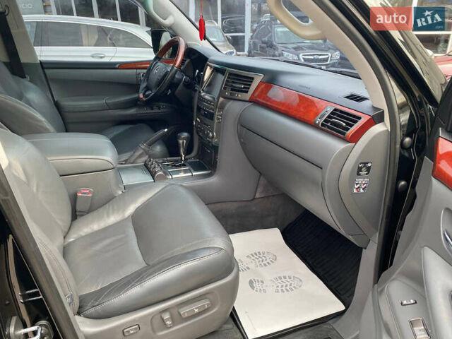 Черный Лексус ЛХ, объемом двигателя 5.66 л и пробегом 310 тыс. км за 25500 $, фото 9 на Automoto.ua