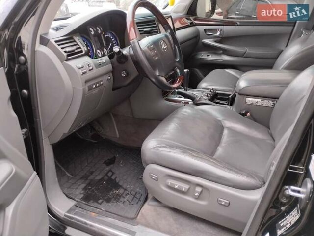 Чорний Лексус ЛХ, об'ємом двигуна 5.7 л та пробігом 277 тис. км за 31700 $, фото 1 на Automoto.ua