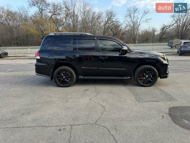 Черный Лексус ЛХ, объемом двигателя 5.66 л и пробегом 160 тыс. км за 38000 $, фото 9 на Automoto.ua