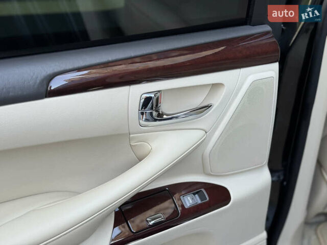 Черный Лексус ЛХ, объемом двигателя 5.7 л и пробегом 142 тыс. км за 71000 $, фото 67 на Automoto.ua
