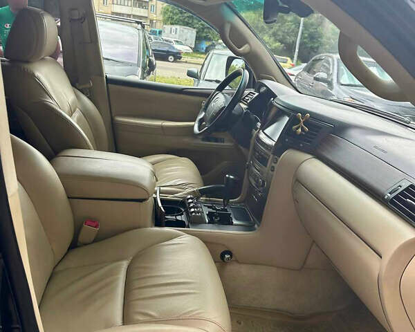 Черный Лексус ЛХ, объемом двигателя 5.7 л и пробегом 380 тыс. км за 23500 $, фото 17 на Automoto.ua