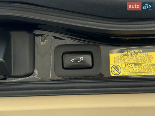 Черный Лексус ЛХ, объемом двигателя 5.7 л и пробегом 142 тыс. км за 71000 $, фото 56 на Automoto.ua