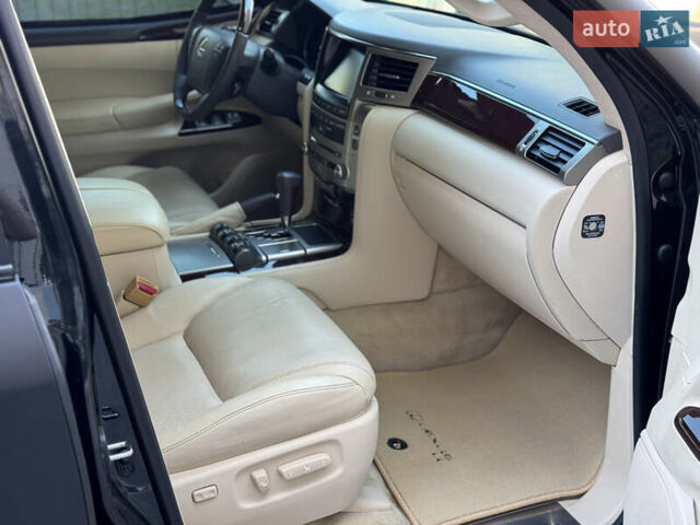 Черный Лексус ЛХ, объемом двигателя 5.7 л и пробегом 142 тыс. км за 71000 $, фото 25 на Automoto.ua