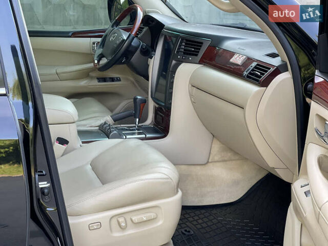 Черный Лексус ЛХ, объемом двигателя 5.66 л и пробегом 289 тыс. км за 26500 $, фото 18 на Automoto.ua