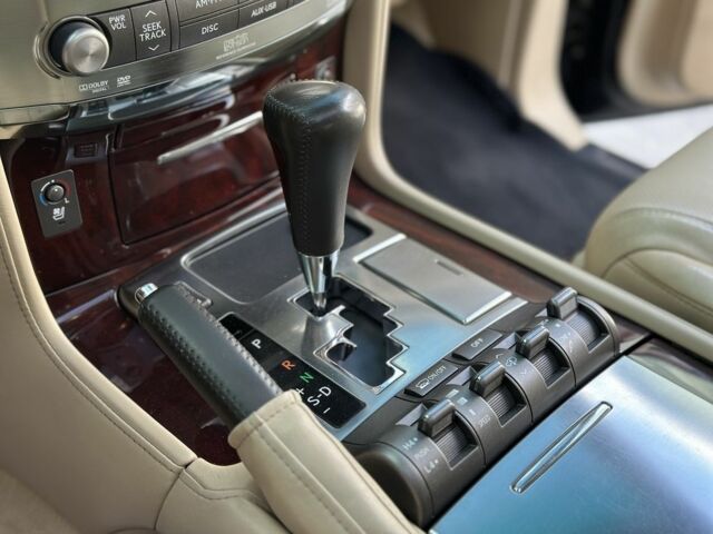 Черный Лексус ЛХ, объемом двигателя 5.7 л и пробегом 160 тыс. км за 26500 $, фото 15 на Automoto.ua