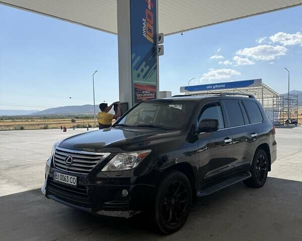 Черный Лексус ЛХ, объемом двигателя 5.66 л и пробегом 246 тыс. км за 31000 $, фото 12 на Automoto.ua