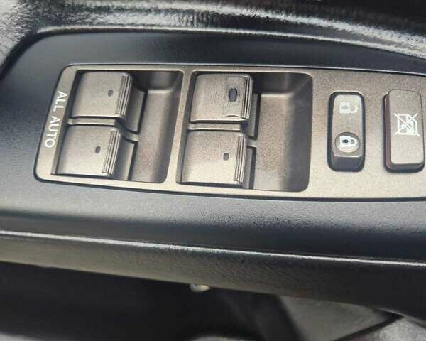 Черный Лексус ЛХ, объемом двигателя 5.66 л и пробегом 220 тыс. км за 29500 $, фото 37 на Automoto.ua