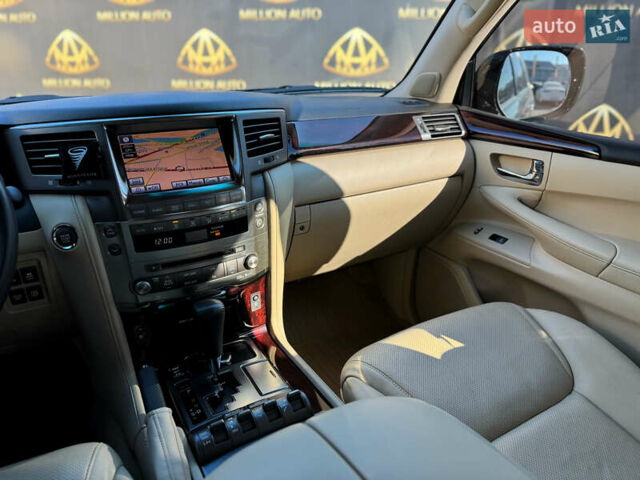 Чорний Лексус ЛХ, об'ємом двигуна 5.66 л та пробігом 106 тис. км за 37999 $, фото 24 на Automoto.ua