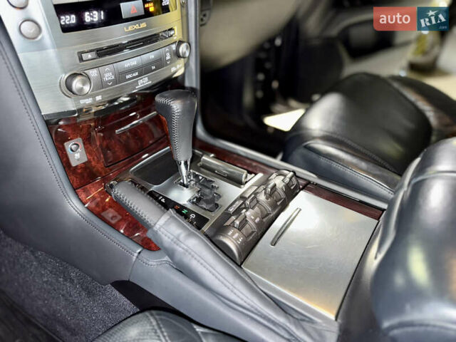 Чорний Лексус ЛХ, об'ємом двигуна 5.66 л та пробігом 115 тис. км за 35500 $, фото 20 на Automoto.ua