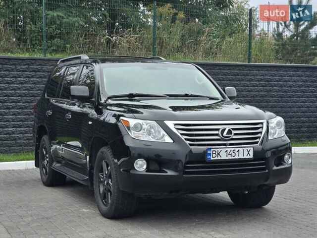 Черный Лексус ЛХ, объемом двигателя 5.66 л и пробегом 238 тыс. км за 25700 $, фото 4 на Automoto.ua