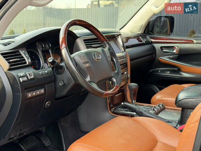 Черный Лексус ЛХ, объемом двигателя 5.7 л и пробегом 443 тыс. км за 26800 $, фото 30 на Automoto.ua