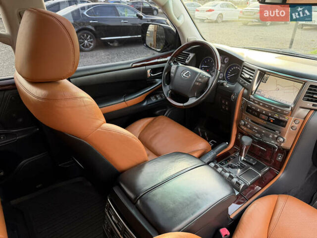 Черный Лексус ЛХ, объемом двигателя 5.7 л и пробегом 443 тыс. км за 26800 $, фото 54 на Automoto.ua