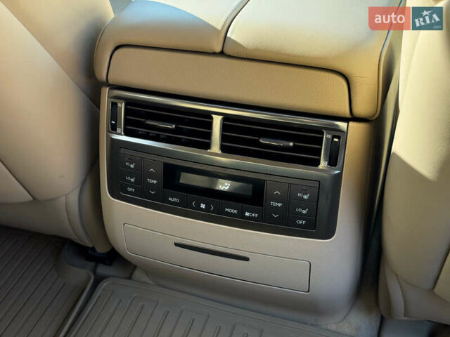 Чорний Лексус ЛХ, об'ємом двигуна 5.66 л та пробігом 106 тис. км за 37999 $, фото 37 на Automoto.ua