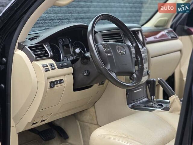Черный Лексус ЛХ, объемом двигателя 5.66 л и пробегом 238 тыс. км за 25700 $, фото 8 на Automoto.ua
