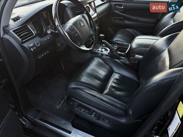 Черный Лексус ЛХ, объемом двигателя 5.66 л и пробегом 246 тыс. км за 31000 $, фото 5 на Automoto.ua