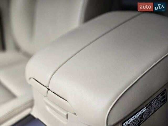 Черный Лексус ЛХ, объемом двигателя 5.66 л и пробегом 238 тыс. км за 25700 $, фото 17 на Automoto.ua