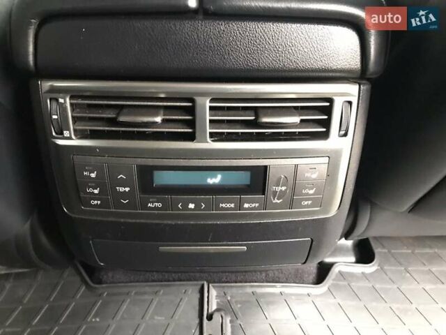 Черный Лексус ЛХ, объемом двигателя 5.7 л и пробегом 197 тыс. км за 39000 $, фото 13 на Automoto.ua