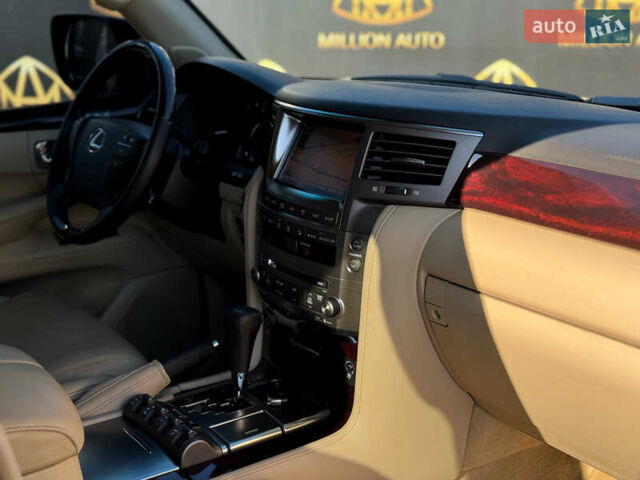 Чорний Лексус ЛХ, об'ємом двигуна 5.66 л та пробігом 106 тис. км за 37999 $, фото 16 на Automoto.ua