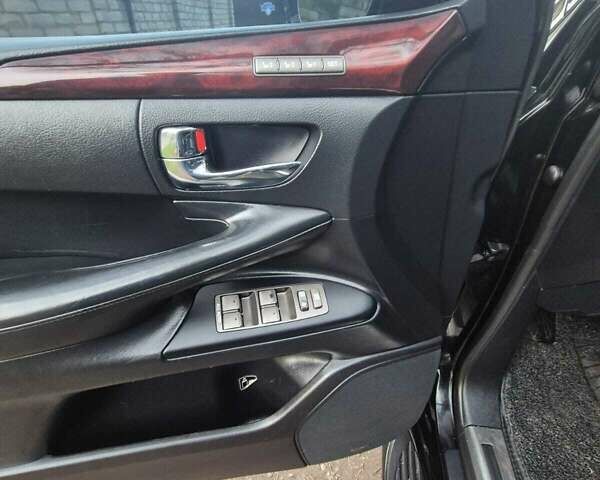 Черный Лексус ЛХ, объемом двигателя 5.66 л и пробегом 220 тыс. км за 29500 $, фото 25 на Automoto.ua
