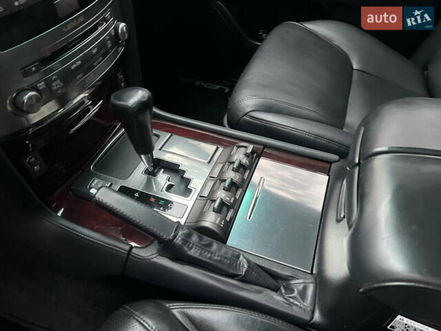 Чорний Лексус ЛХ, об'ємом двигуна 5.7 л та пробігом 244 тис. км за 24950 $, фото 58 на Automoto.ua