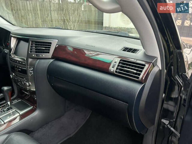 Чорний Лексус ЛХ, об'ємом двигуна 5.7 л та пробігом 244 тис. км за 24950 $, фото 84 на Automoto.ua