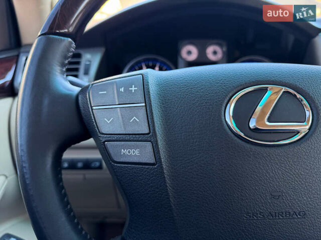 Чорний Лексус ЛХ, об'ємом двигуна 5.66 л та пробігом 106 тис. км за 37999 $, фото 27 на Automoto.ua