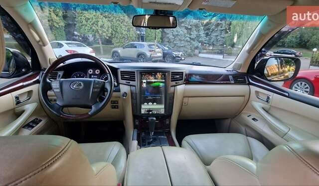 Черный Лексус ЛХ, объемом двигателя 5.7 л и пробегом 189 тыс. км за 31899 $, фото 3 на Automoto.ua