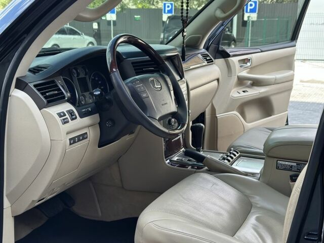 Черный Лексус ЛХ, объемом двигателя 5.7 л и пробегом 160 тыс. км за 26500 $, фото 6 на Automoto.ua