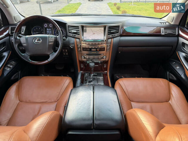 Черный Лексус ЛХ, объемом двигателя 5.7 л и пробегом 443 тыс. км за 26800 $, фото 48 на Automoto.ua