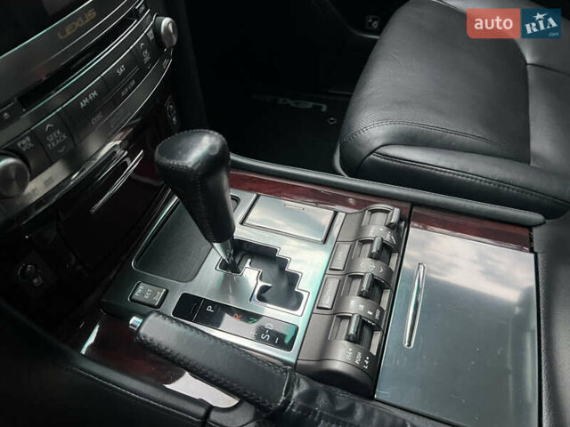 Чорний Лексус ЛХ, об'ємом двигуна 5.7 л та пробігом 244 тис. км за 24950 $, фото 59 на Automoto.ua