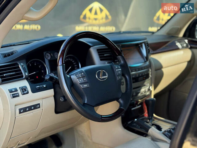 Чорний Лексус ЛХ, об'ємом двигуна 5.66 л та пробігом 106 тис. км за 37999 $, фото 10 на Automoto.ua