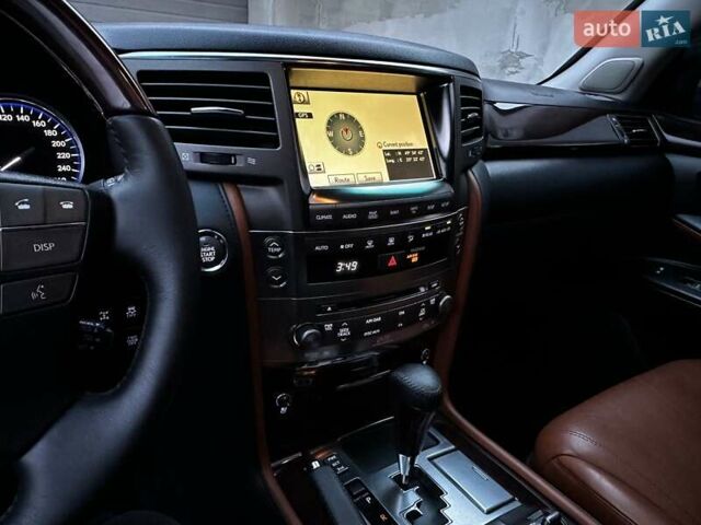 Черный Лексус ЛХ, объемом двигателя 5.66 л и пробегом 225 тыс. км за 30000 $, фото 27 на Automoto.ua