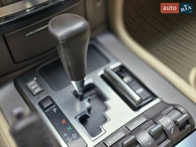 Черный Лексус ЛХ, объемом двигателя 5.66 л и пробегом 238 тыс. км за 25700 $, фото 18 на Automoto.ua